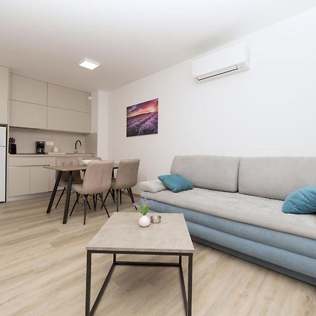 Apartments By The Sea Makarska - 19134 Номер фото