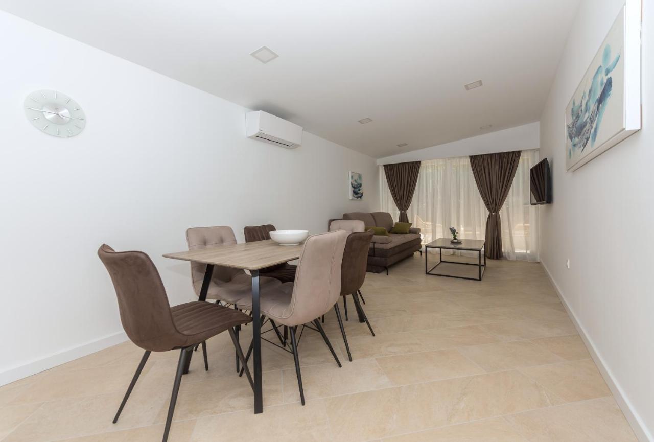 Apartments By The Sea Makarska - 19134 Экстерьер фото