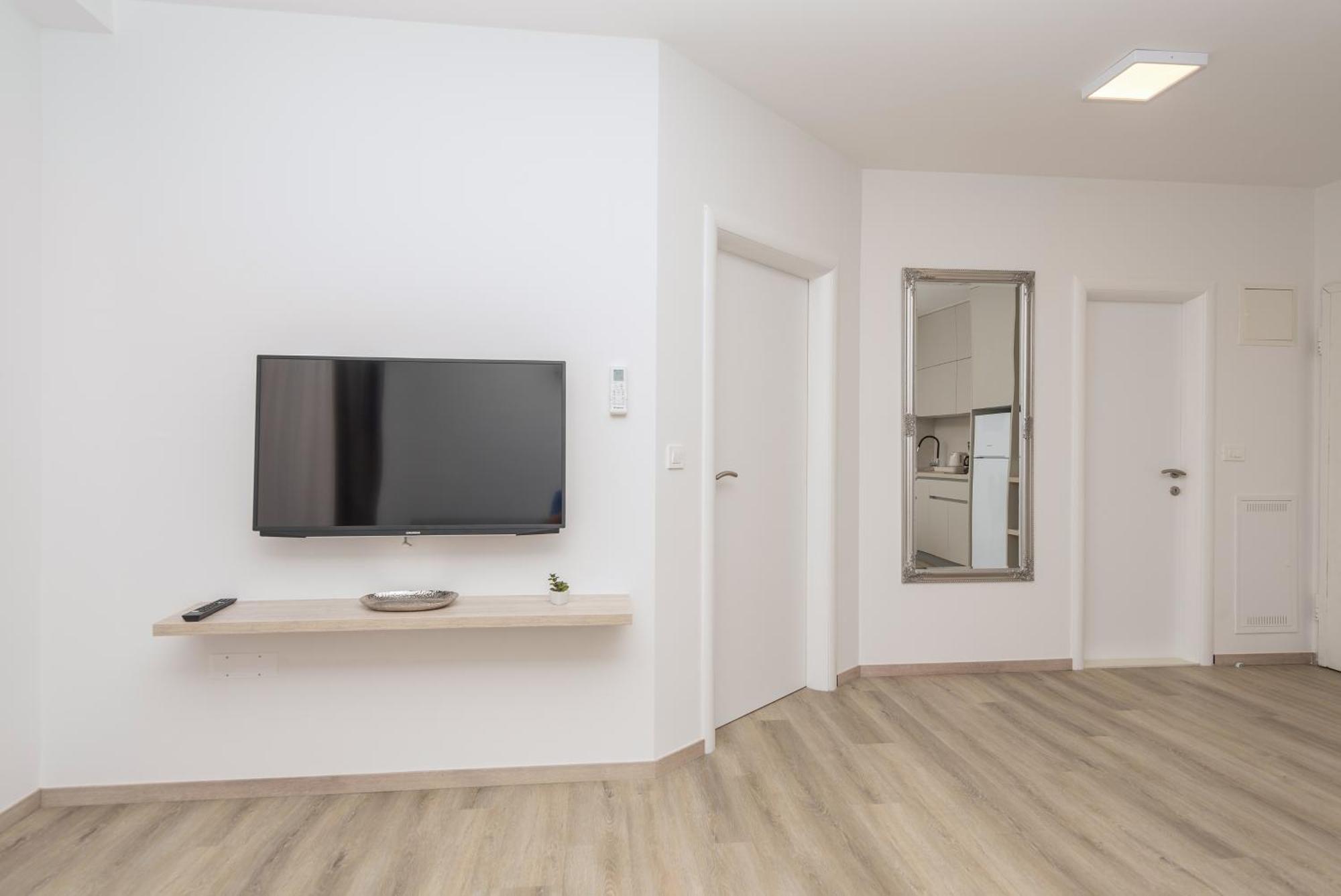 Apartments By The Sea Makarska - 19134 Номер фото
