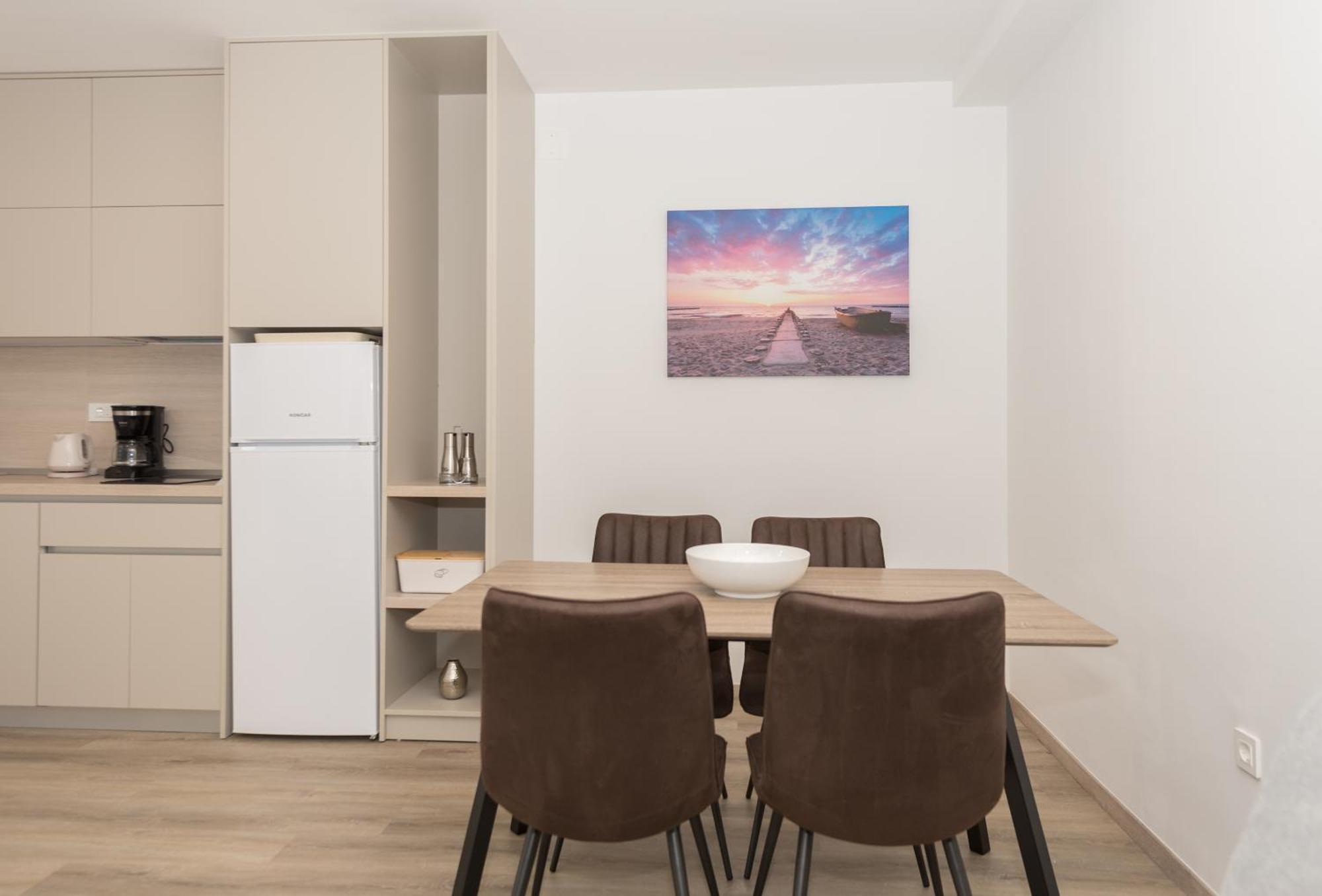 Apartments By The Sea Makarska - 19134 Номер фото