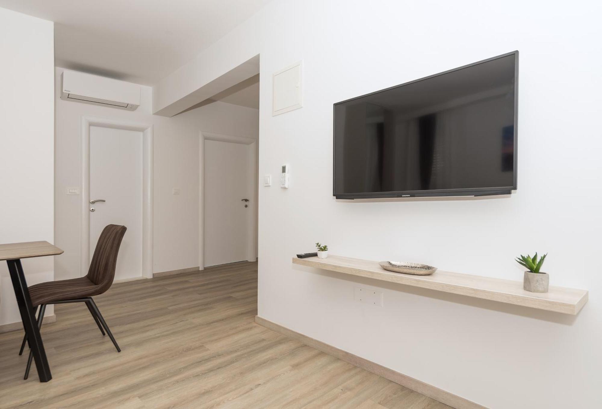 Apartments By The Sea Makarska - 19134 Номер фото