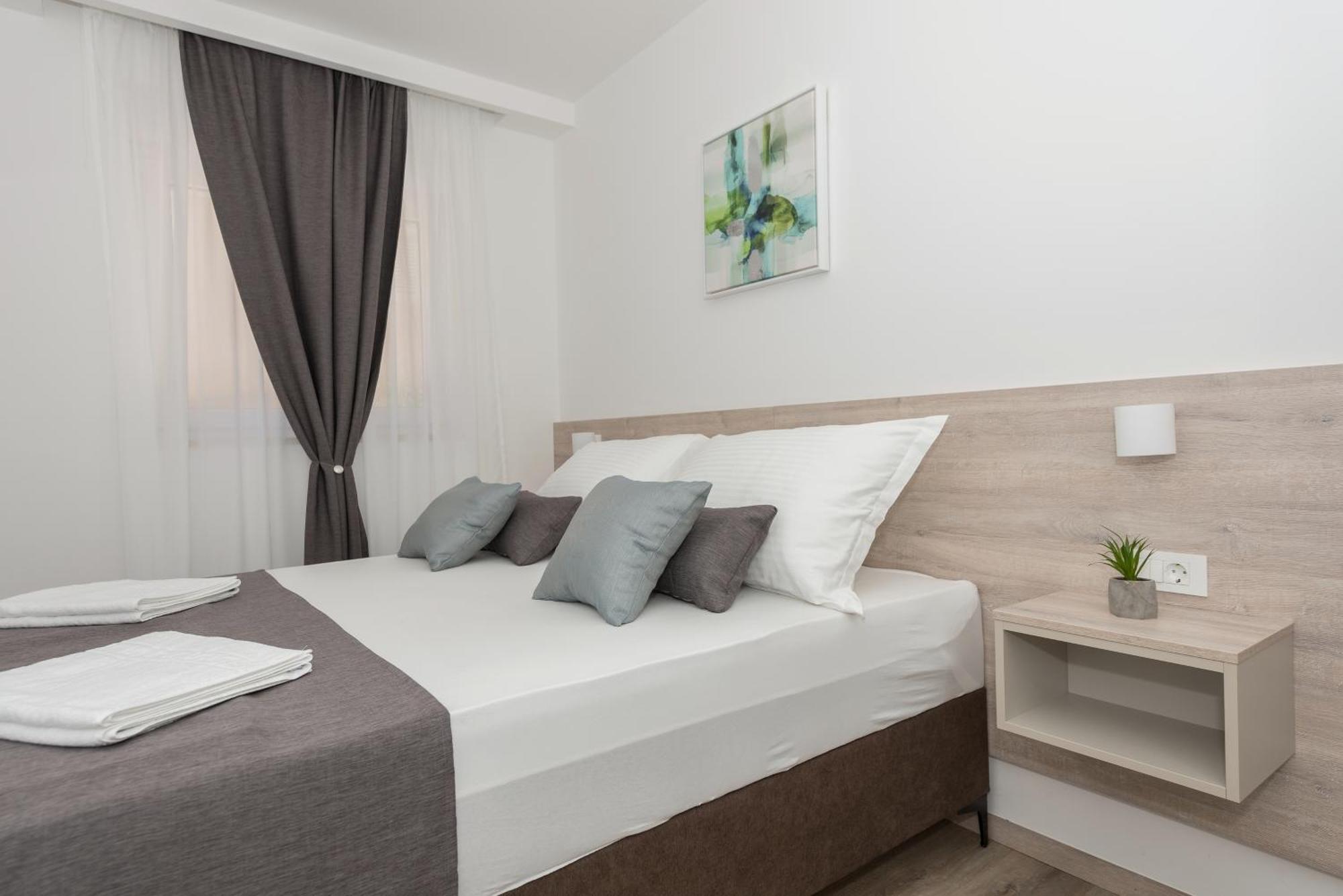 Apartments By The Sea Makarska - 19134 Номер фото