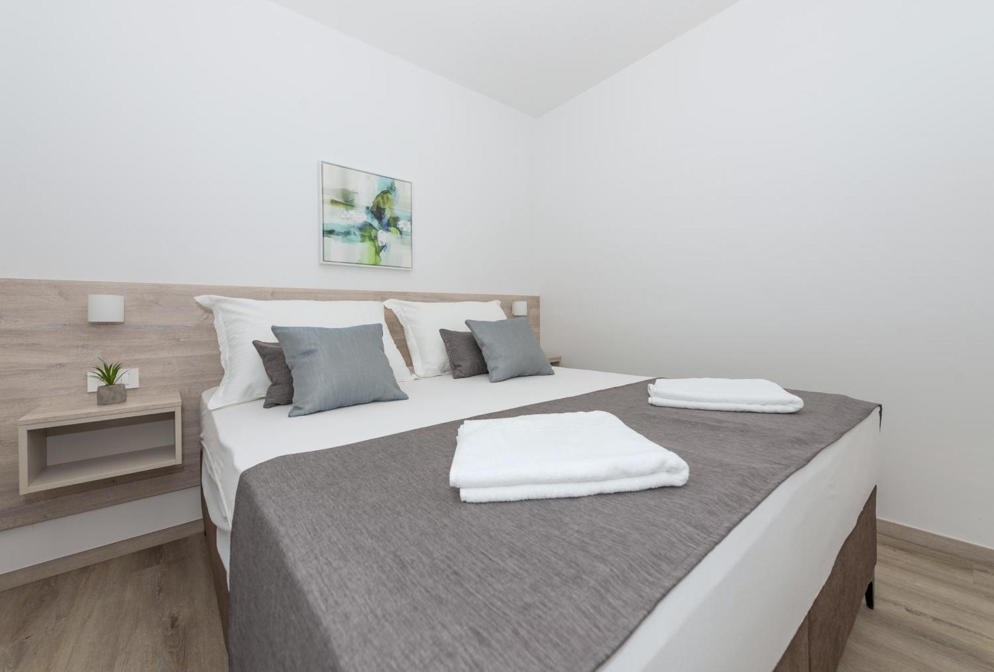 Apartments By The Sea Makarska - 19134 Номер фото