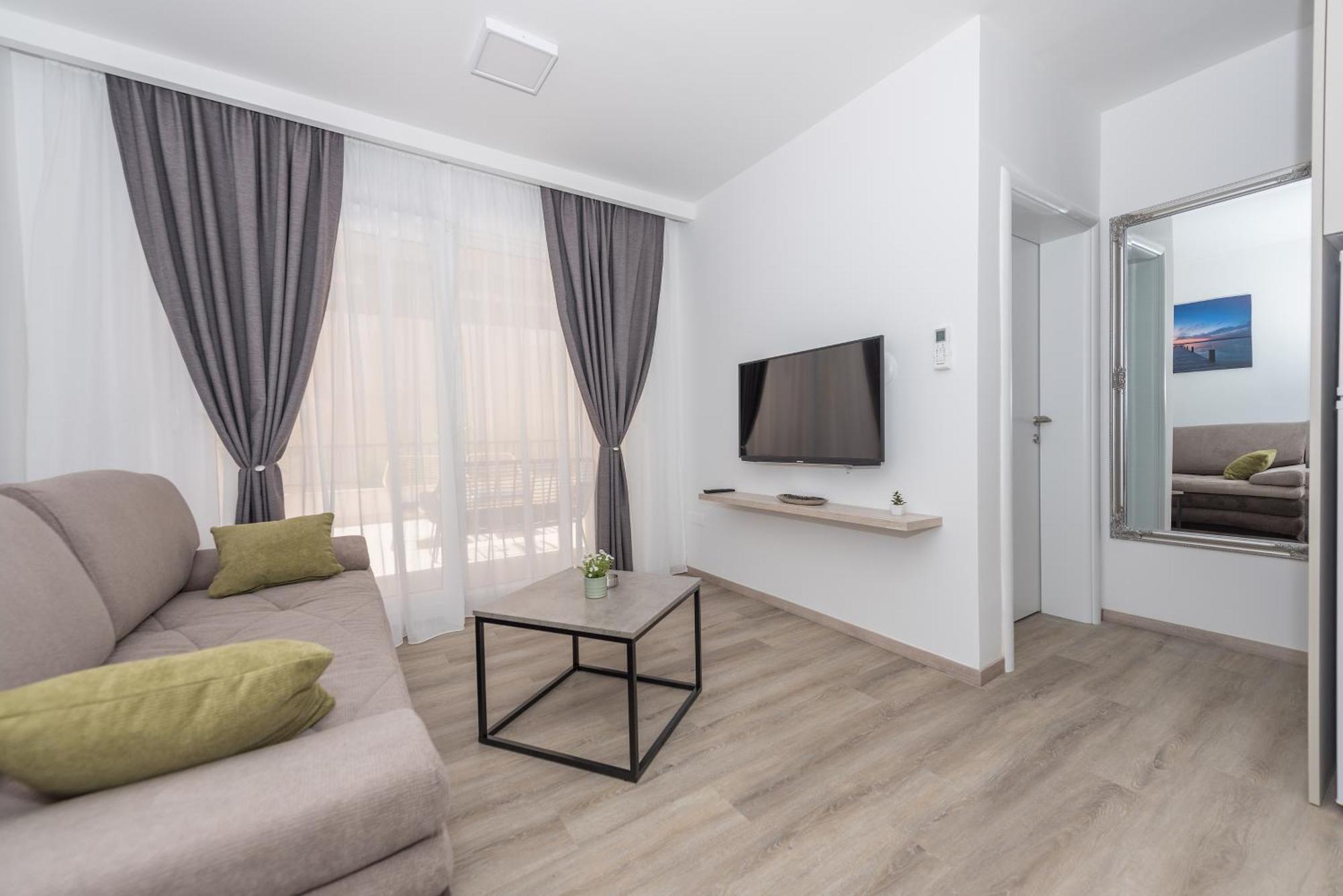 Apartments By The Sea Makarska - 19134 Номер фото