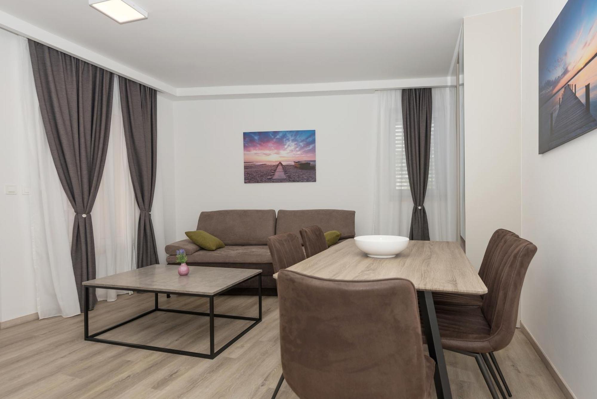 Apartments By The Sea Makarska - 19134 Номер фото