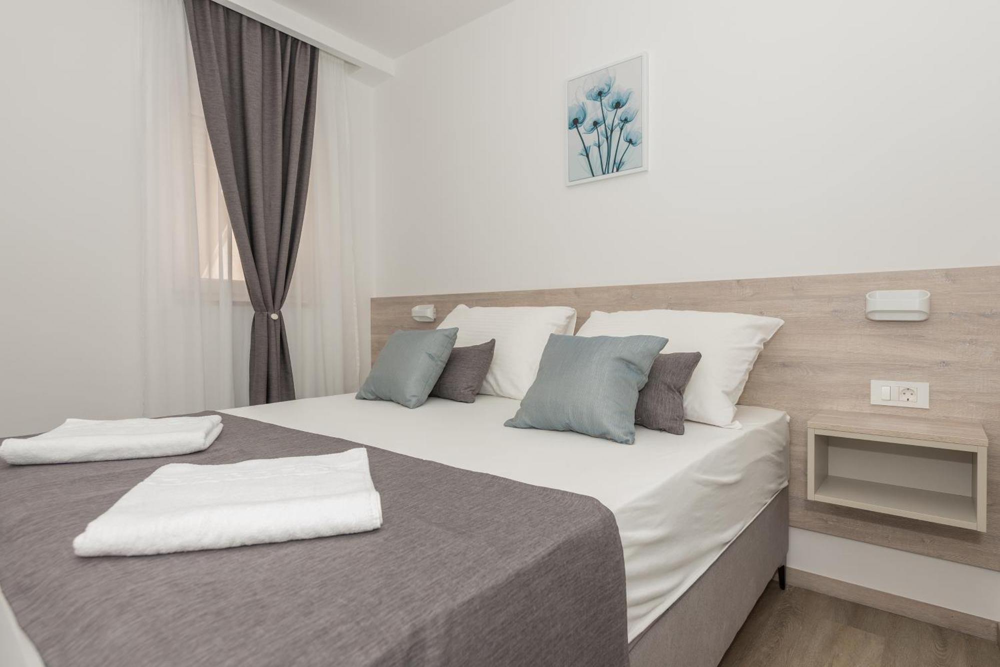 Apartments By The Sea Makarska - 19134 Номер фото